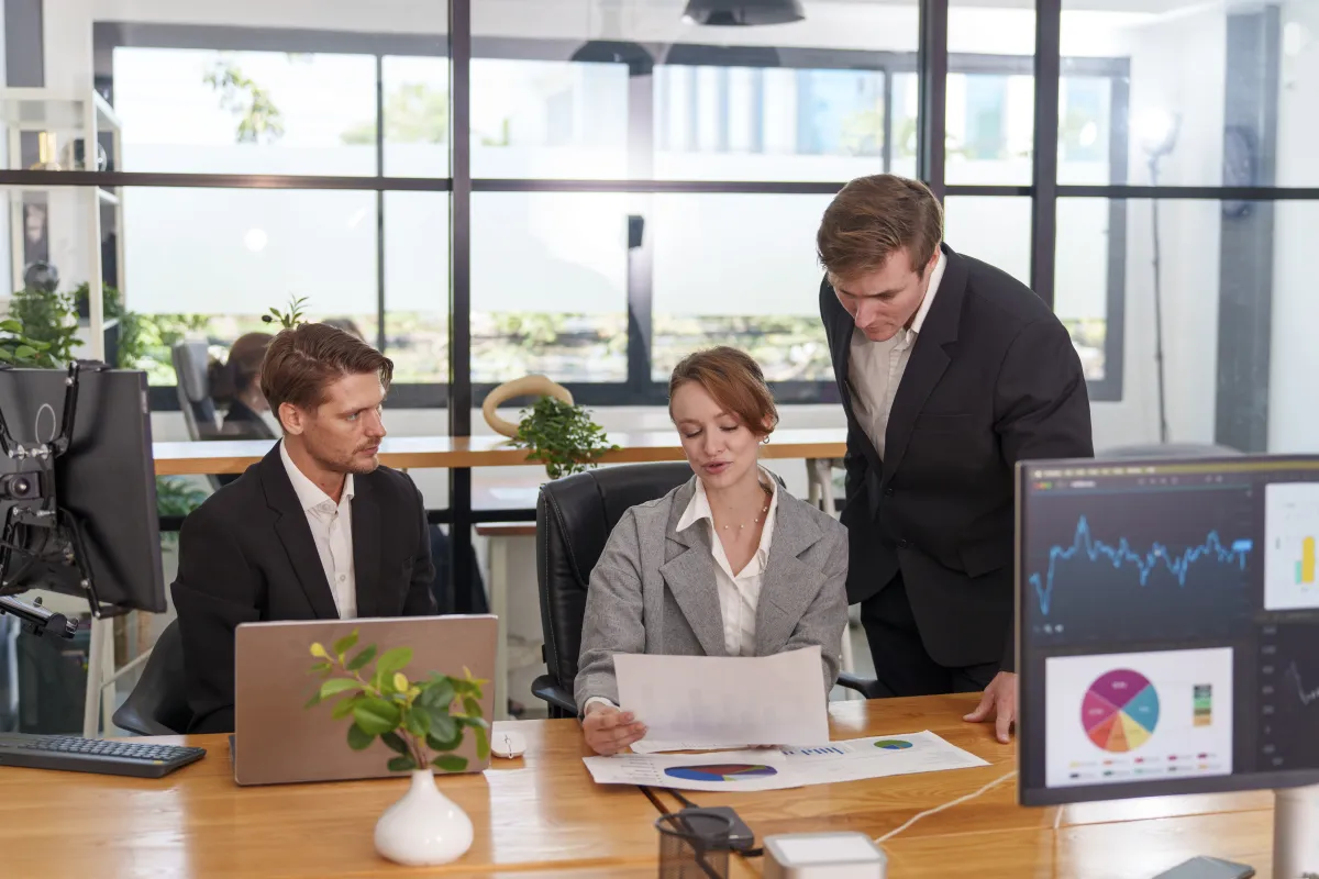Business-Team bei der DMS-Einführungsbesprechung